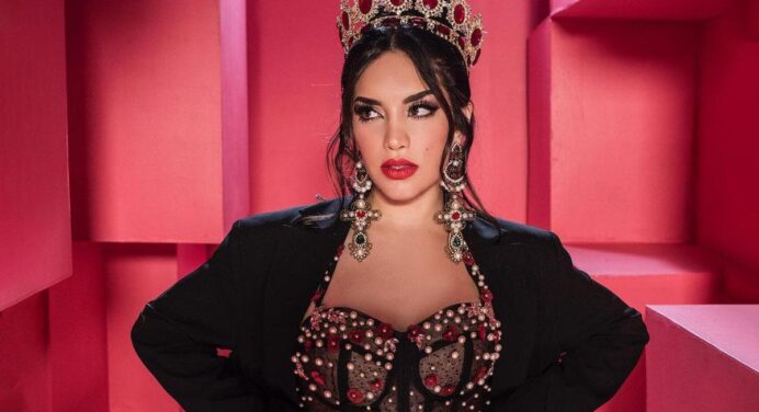 Kimberly Loaiza surprised her Instagram followers by showing her curves in a gorgeous swimsuit