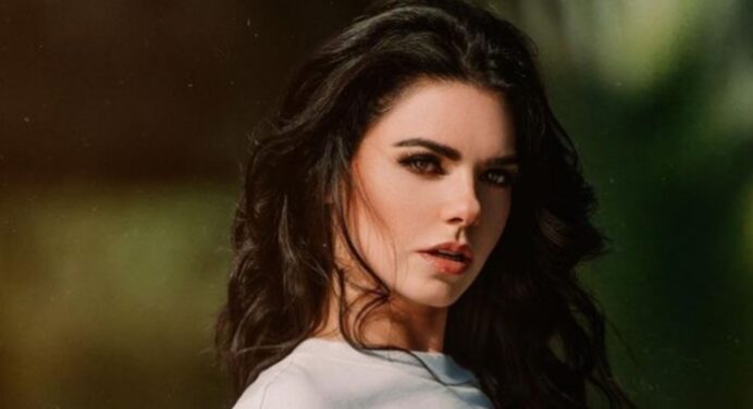 Livia Brito flaunts her form on the beach without wearing a bra.
