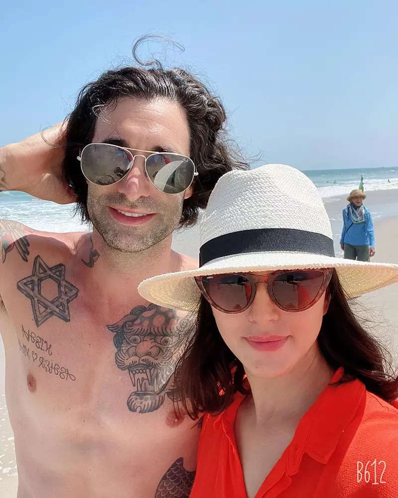 Sunny Leone Bikini photo vacation 9