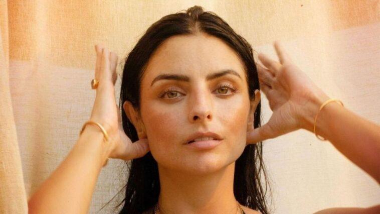 Aislinn Derbez 1