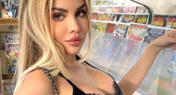 Alexa Dellanos surprises her fans by modeling her bikini from the seashore