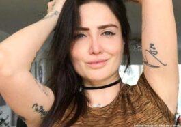 Celia Lora invites Juanjo Herrera enters the jacuzzi with her