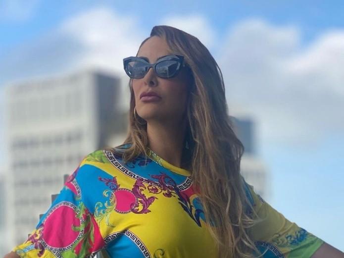 Ninel Conde shows us her charms in lycra from the gym