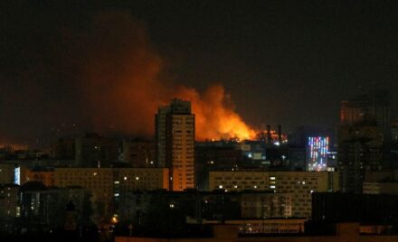 The fire after a bombardment by Russian forces on the outskirts of Kiev this Saturday morning.