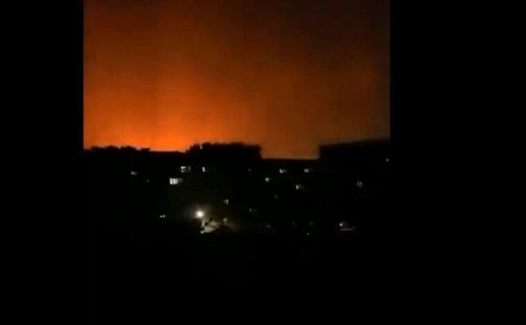 Video of the first explosions in Ukraine by Putins Russian offensive