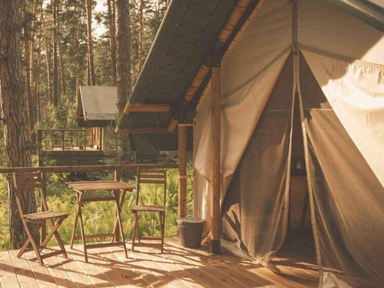What is the cost of going glamping outside of CDMX? glamping
