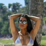 Kim Kardashian shows off her curves with a metallic bikini on the beach kim kardashian bikini fotos