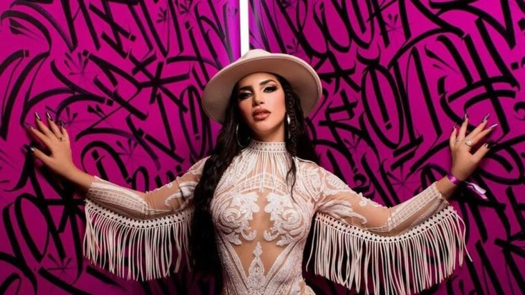 KIMBERLY LOAIZA APPEARS WITH INTERIORS POSING BETWEEN SHEETS kimberly loaiza.jpg 554688468