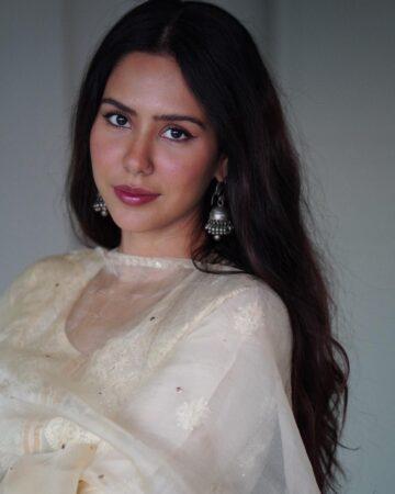 Sonam Bajwa (Model) Wiki, Age, Height, Weight, Measurements, Boyfriend, Net Worth, Family, Facts sonambajwa 272556067 115697271004687 8418494135752295109 n