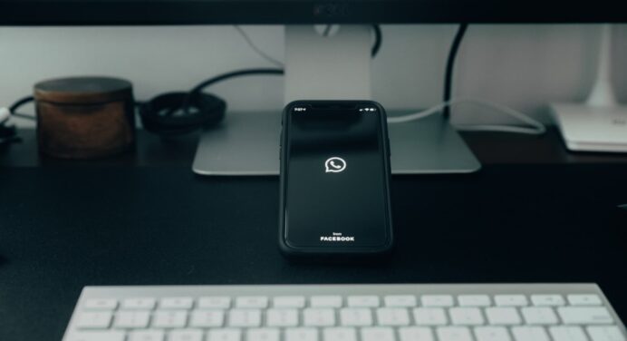 How to know when a contact is using WhatsApp Plus