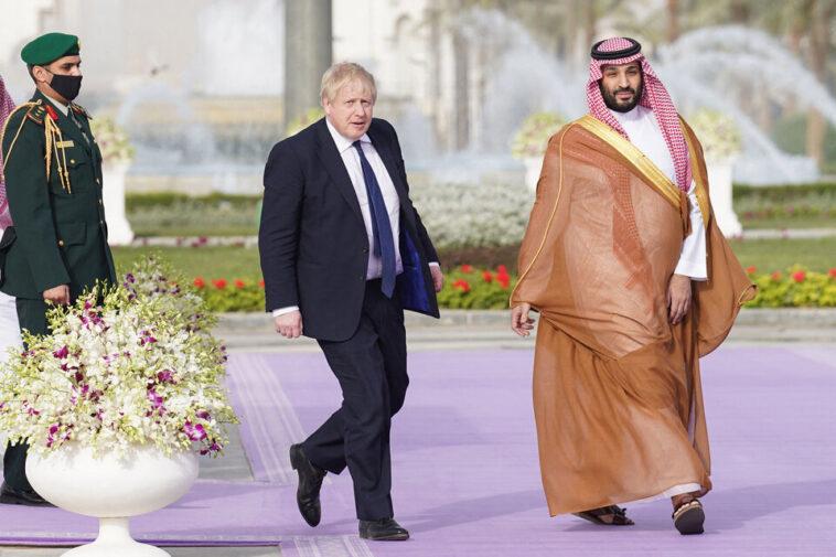 Boris Johnson talks with Saudi Arabia in search of alternatives to Russian oil