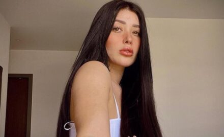 Brenda Zambrano and Guty Carrera steal sighs posing in bed