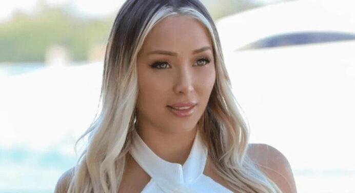 Daniella Chávez beats the hearts of her fans by modeling her lace underwear