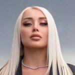 Daniella Chávez surprises when she dances in her room with a low-cut dress Daniella Chavez surprises when she dances in her room with a low cut dress