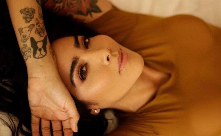 Érika Fernández rides and everyone turns to see her stained outfit Erika Fernandez mounts and everyone turns to see her swimsuit.