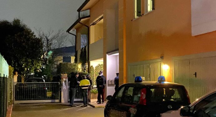 He stabs his wife and kills himself: in a letter the reasons for the gesture