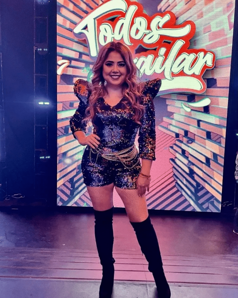 Mariana Boots captivates aboard a yacht in a swimsuit 1