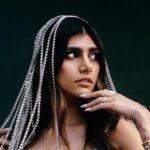 Mia Khalifa squats and shows off flower trikini from below Mia Khalifa squats and shows off flower trikini from below