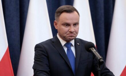 Polish President Andrzej Dudas plane has to make an emergency landing ﻿ Before meeting Biden