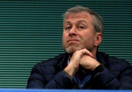 Roman Abramovich and two Ukrainian negotiators suffered symptoms of poisoning after a meeting with Russian delegates