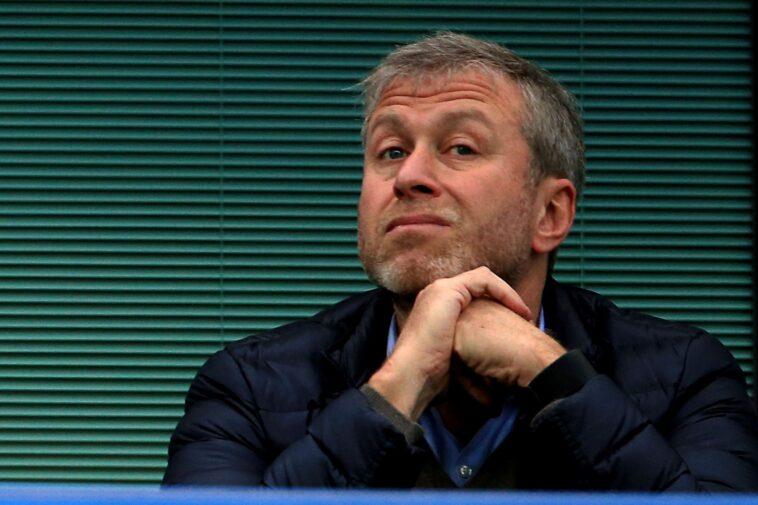 Roman Abramovich and two Ukrainian negotiators suffered symptoms of poisoning after a meeting with Russian delegates