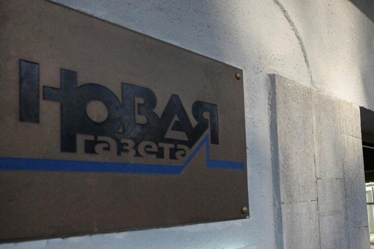 The independent Russian newspaper Novaya Gazeta suspended its publications due to pressure from the Kremlin