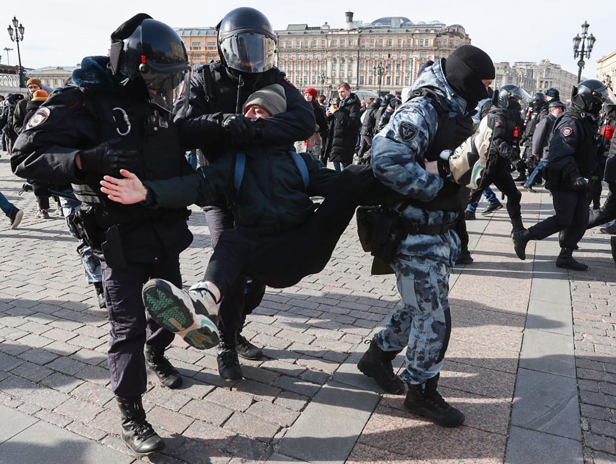Thousands of protestors criticizing the Russia Ukraine war were arrested by Russian police