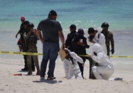 Tourists from Cancun reported that the bones were on the beach.