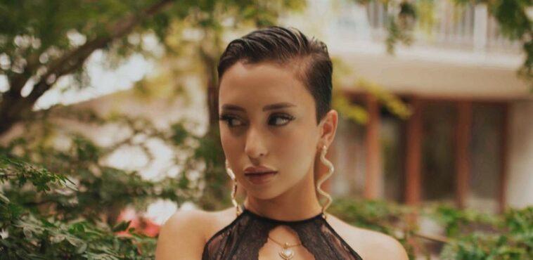 Veronica Perasso stuns her followers by modelling her yellow swimsuit