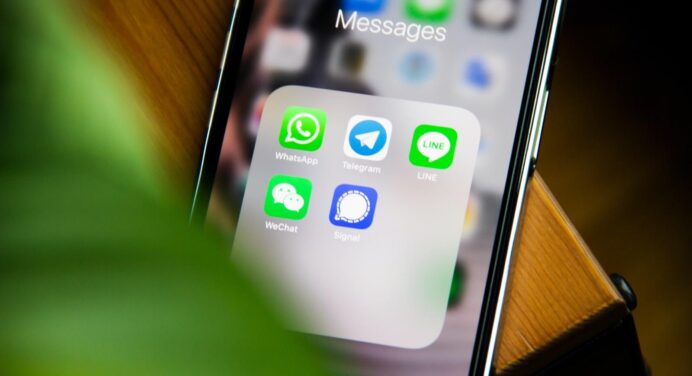 WhatsApp: translate a sentence into another language while you are writing it