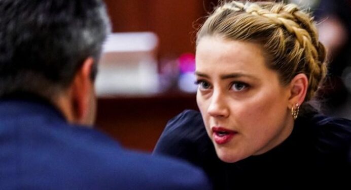 Amber Heard panics when Johnny Depp approaches her at trial