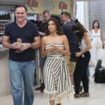 Eva Longoria walking and eating in the market of Mérida, Yucatán Eva Longoria 1