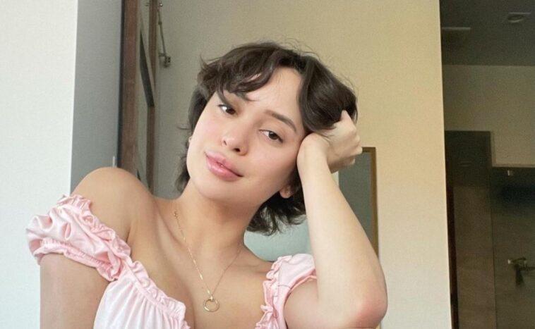 Verónica Perasso in a feline outfit is irresistibly beautiful Imposing Veronica Perasso with a tiny green