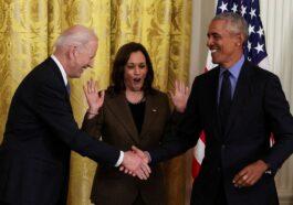 Joe Biden shakes hands with Barack Obama under the gaze of Kamala Harris.