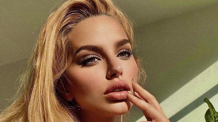 Kerenina Rose gets naughty and shows off peach by posing in a tiny swimsuit