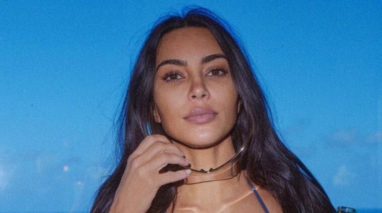Kim Kardashian apologizes to her family for Kanye's behavior: 'I will never let that happen again' Kim Kardashian shows off her tremendous figure with a photo in a swimsuit