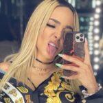 Manelyk Gonzalez shows off his curves with a session in a daring outfit