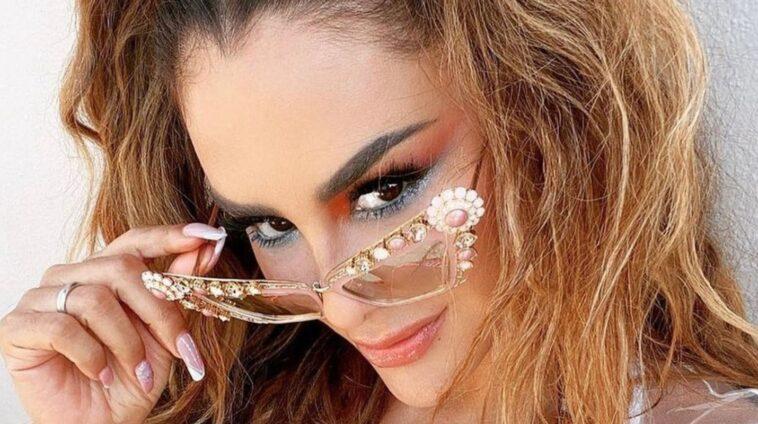 Ninel Conde gets intellectual and shows off a great body in a spicy interior outfit PHOTO