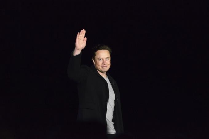Tesla shareholders ask judge to silence Musk