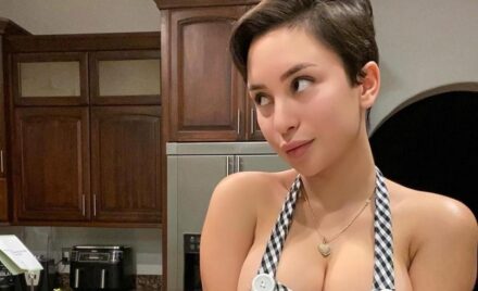 Veronica Perasso appears with a very flirty short dress Instagram