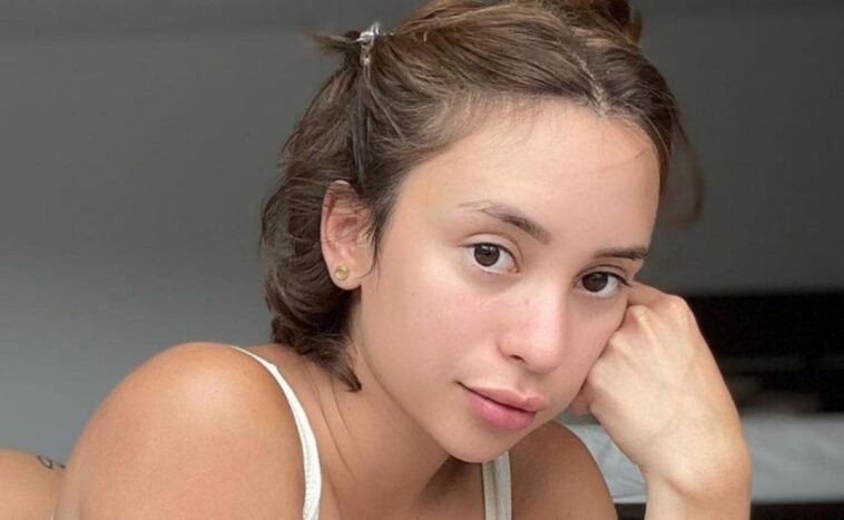 Verónica Perasso shows off the merchandise that is loaded with a tight dress Veronica Perasso shows off the merchandise that is loaded with a tight dress