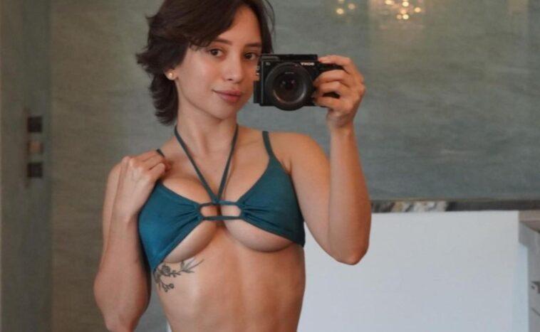 Veronica Perasso thus opens and closes her legs to strengthen them