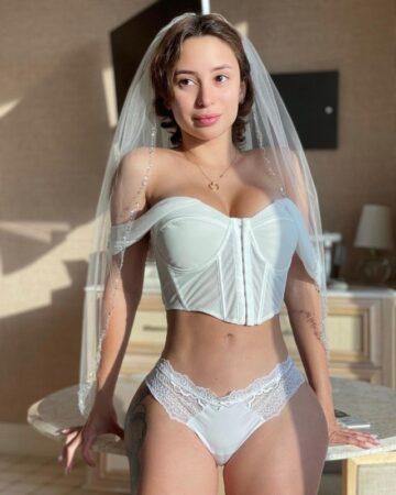 Verónica Perasso in bridal lingerie asks who wants to be her husband