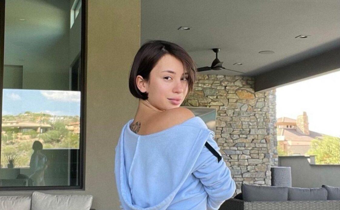 Verónica Perasso Shows Off Completely With Her Violet Lingeri3