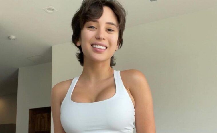 With string thong Veronica Perasso hits with mega body