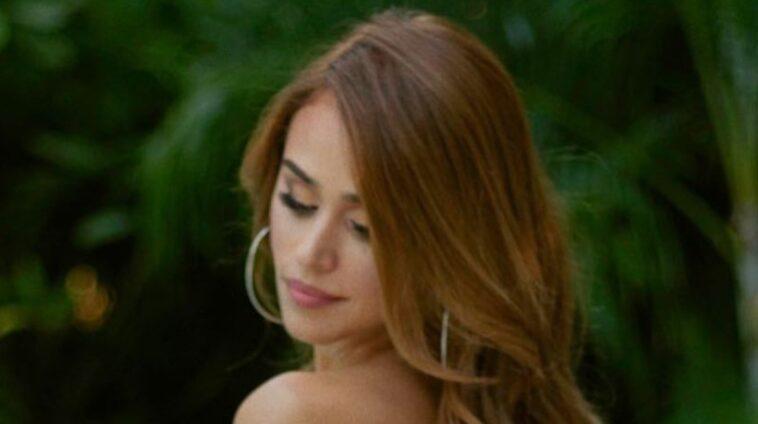 Yanet Garcia was not careful and shows a little more than her followers appreciate Yanet Garcia poses on her back and shows off her figure in a swimsuit