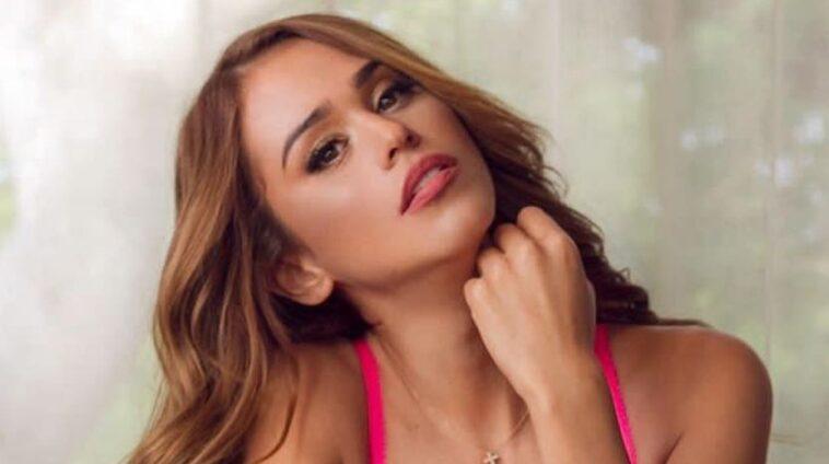 Yanet García in adhesive tapes and ropes with those lush buttocks Yanet Garcia shows off her tremendous curves with a photo in a thread swimsuit