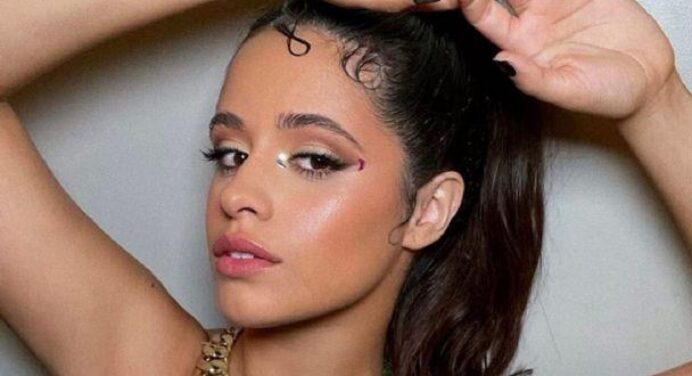 Camila Cabello turns on the networks by sharing a sexy photo from the bathtub