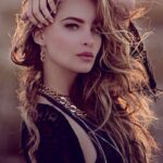 Belinda surprises by imitating adult movie stars in a television program rs 634x884 150427162603 634.belinda fb