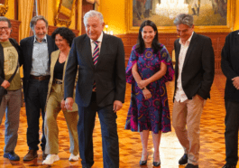 AMLO meets with actors and directors to bring cinema to remote towns